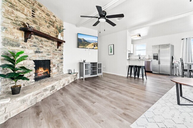 Building Photo - 193 Black Oak Dr