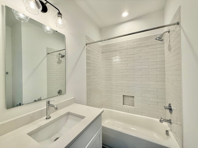 Building Photo - Luxurious New Construction 4BD, 4BA Downto...