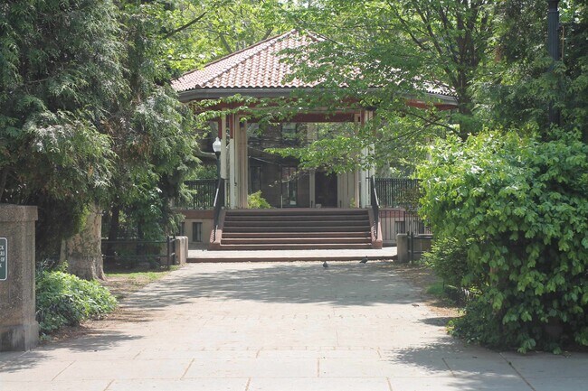 Building Photo - 278 Monmouth St