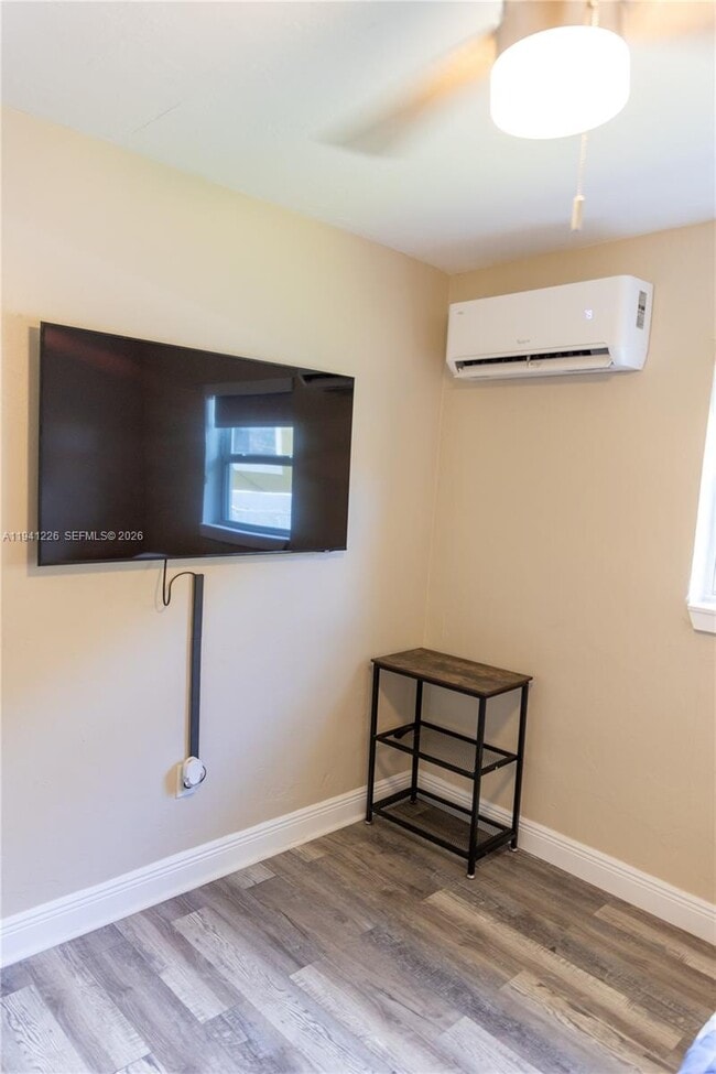 Building Photo - 250 NW 14th Way