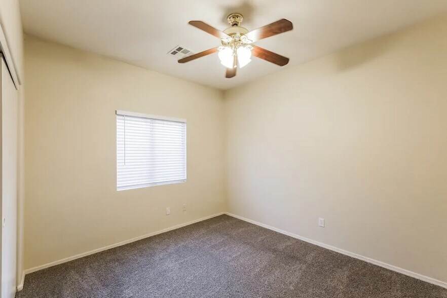 Building Photo - 15723 W Calavar Rd