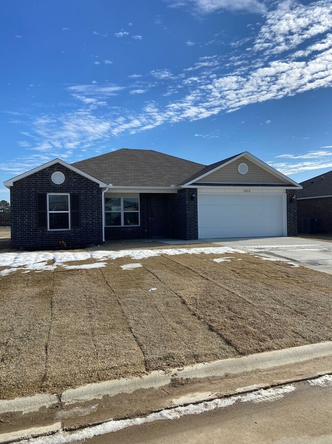 Building Photo - Available Now: Stylish 3 Bed, 2 Bath Home in Jonesboro – Comfort, Space & Convenience Await!