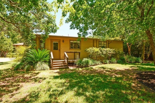 Building Photo - 5001 Fairview Dr