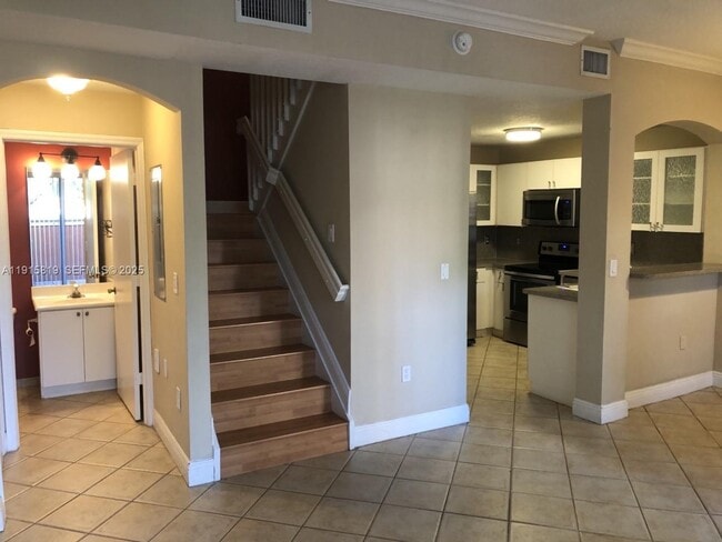 Building Photo - 6141 NW 115th Pl