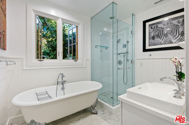 Building Photo - 1760 Nichols Canyon Rd