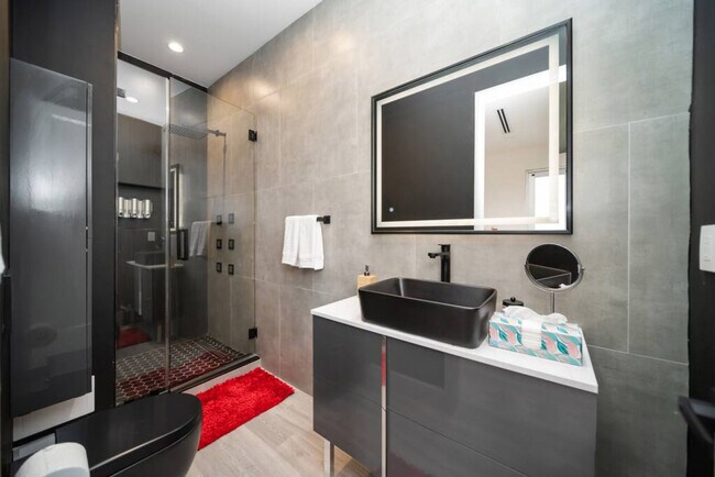 Building Photo - 1621 NE 4th Pl