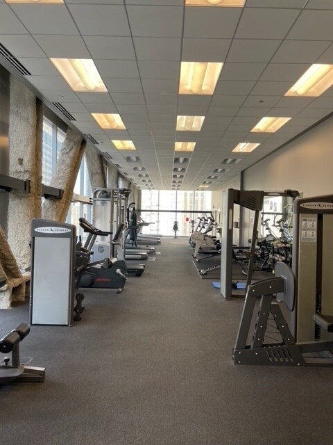 Building Photo - 8 E Randolph St