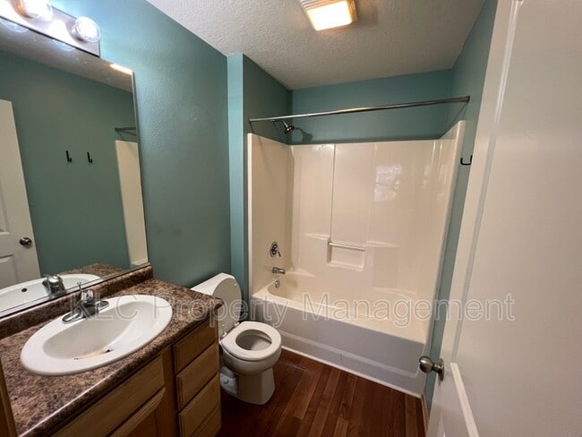 Building Photo - 5558 Kenton Ln