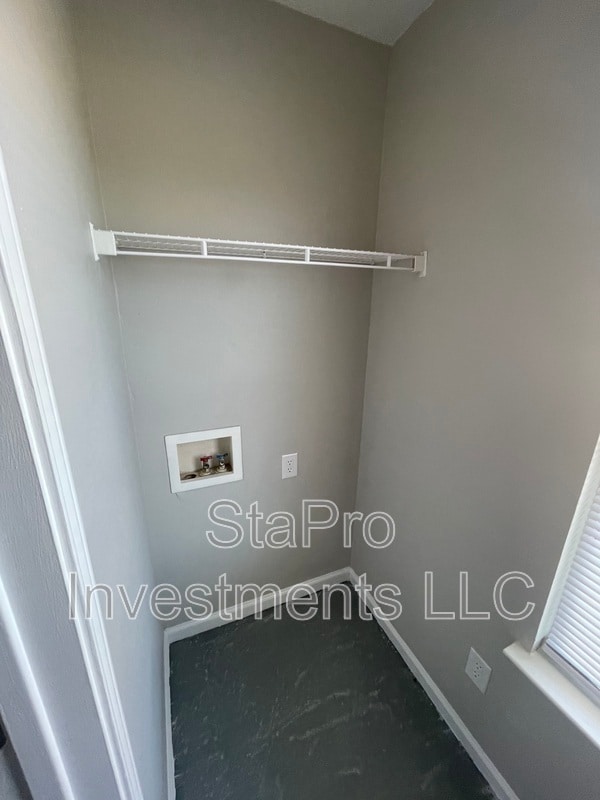 Building Photo - 158 Village Pl