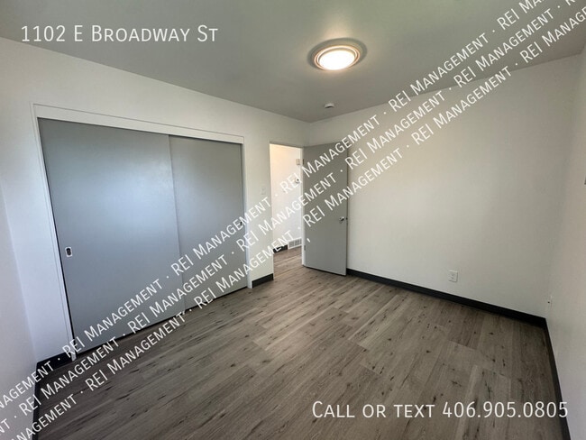 Building Photo - 1102 E Broadway St