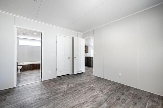Building Photo - 120 FM1504
