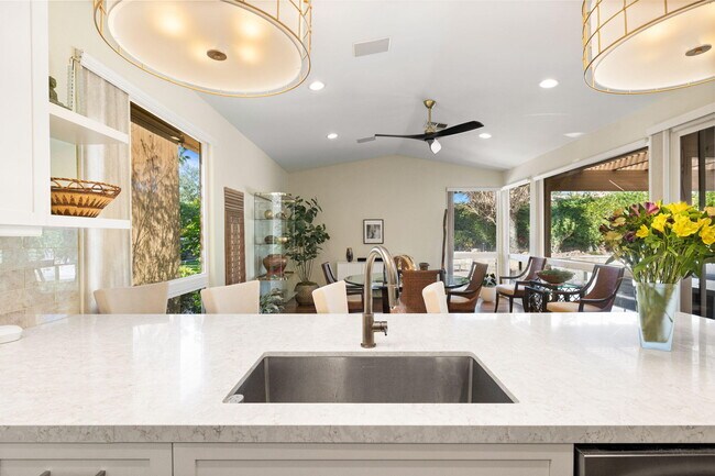 Building Photo - 49105 Casa Del Rio