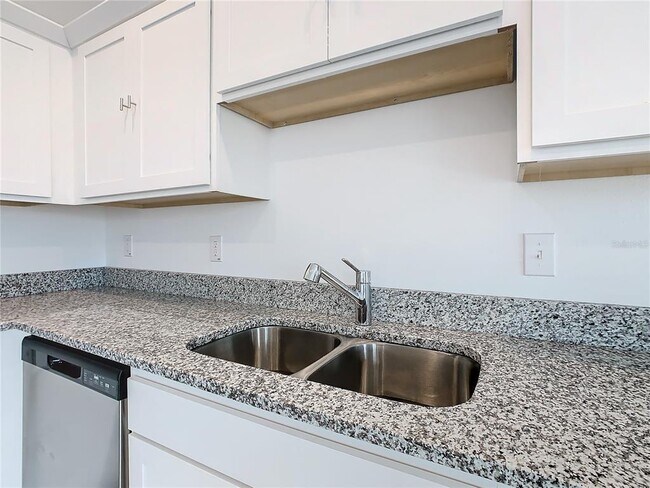 Building Photo - 3270 Vesara Dr