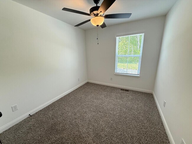 Building Photo - 2067 Aster Dr