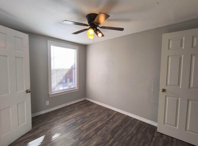 Building Photo - Remodeled 4 Bedroom Home AVAILABLE NOW!