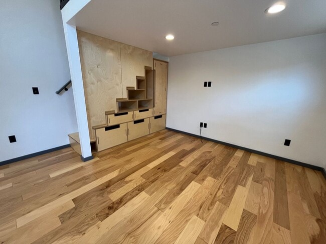 Building Photo - 1 Bed/1 Bath Tiny Home in SE Bend - Wizard...