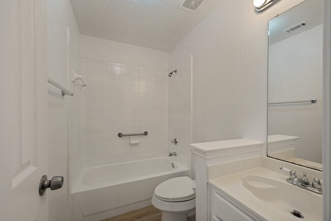 Building Photo - 5518 Heathercrest Dr