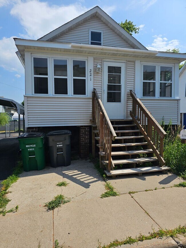 Building Photo - 2 Bedroom Wisconsin Rapids