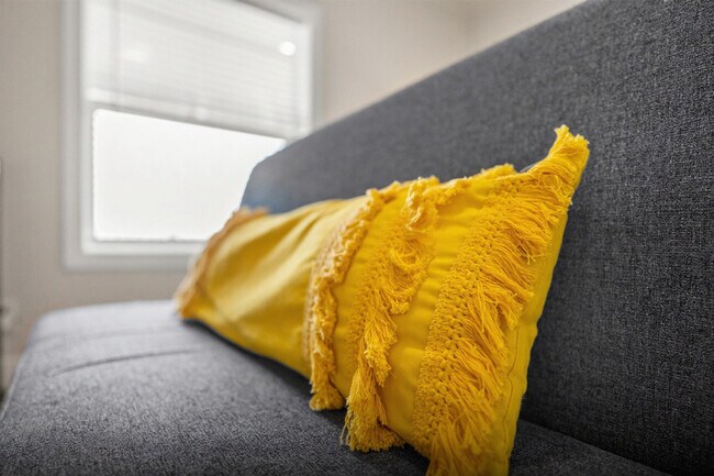 Building Photo - 421 Bluegrass Way