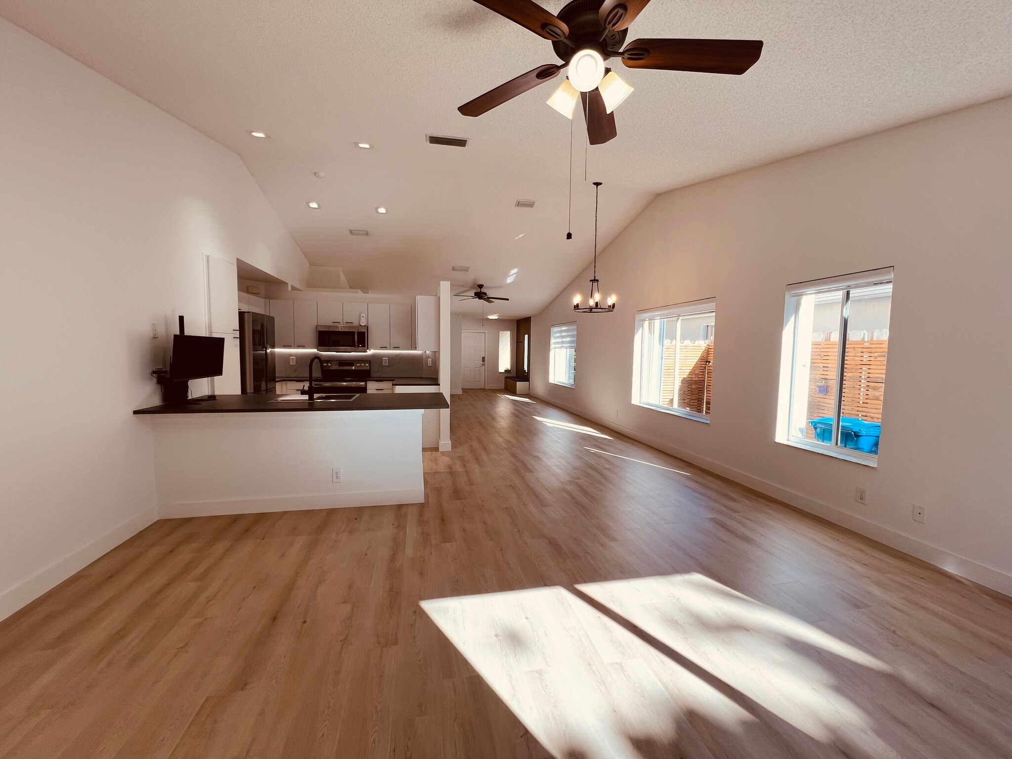 Building Photo - 1611 Palermo Dr