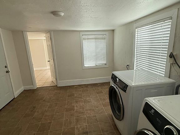 Building Photo - Single Family Home for Rent