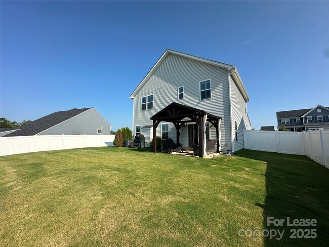 Building Photo - 1539 Spruce Ln