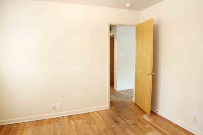 Building Photo - 609 W Prospect Rd