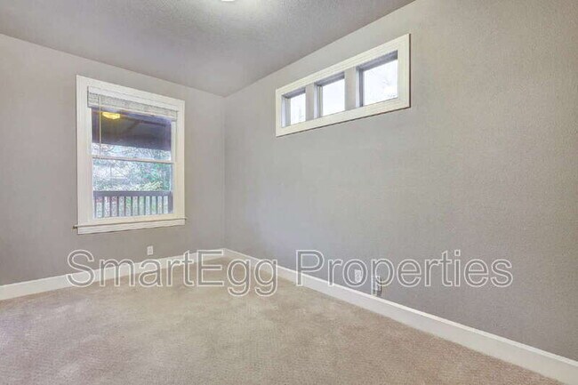 Building Photo - 1309 E 13th St