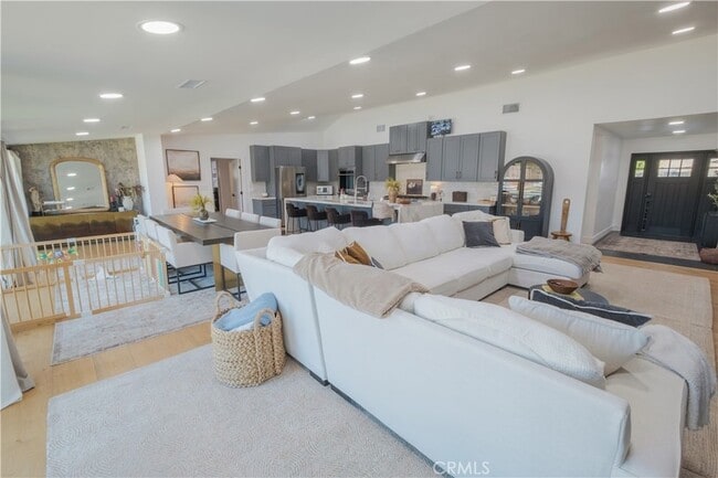 Building Photo - 9109 La Alba Dr