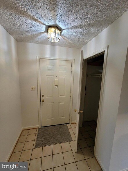 Building Photo - 605 Admiral Dr