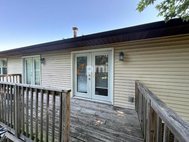 Building Photo - 5831 Creekview Ct W