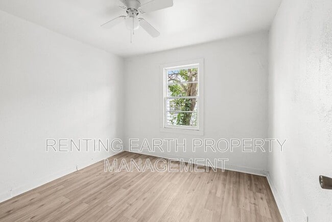 Building Photo - 1724 26th St SW