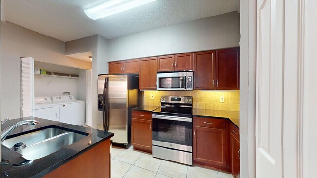 Building Photo - Nice condo for rent in the heart of the St...