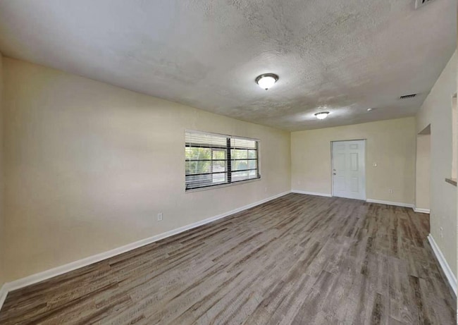 Building Photo - 10805 SW 142nd Ln