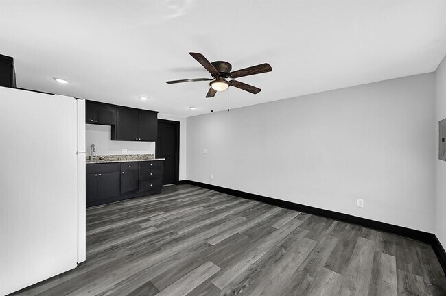 Building Photo - 1313 10th St