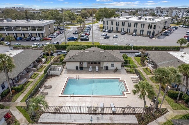 Building Photo - Audubon Park 2/2 Corner Unit Villa with La...