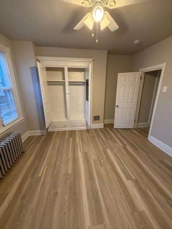 Building Photo - Spacious 3 Bedroom Grays Ferry