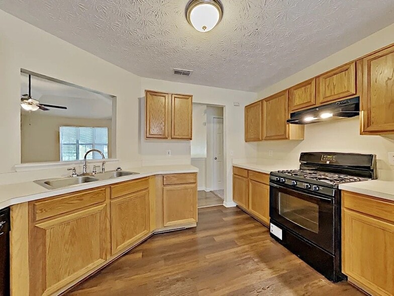 Building Photo - 275 Promenade Way SW