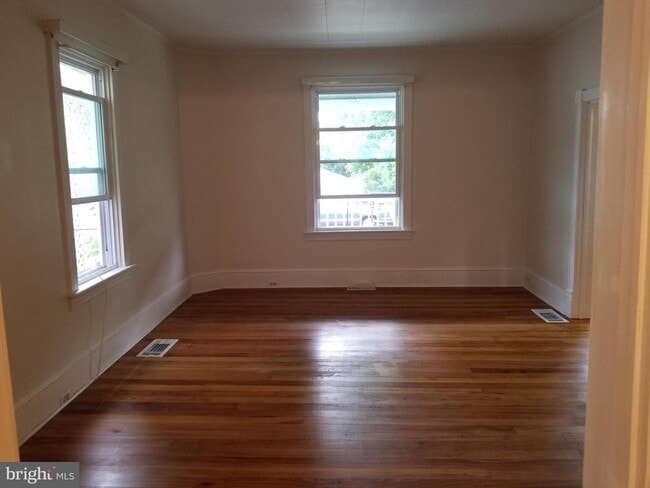 Building Photo - 653 Faulkner Ave