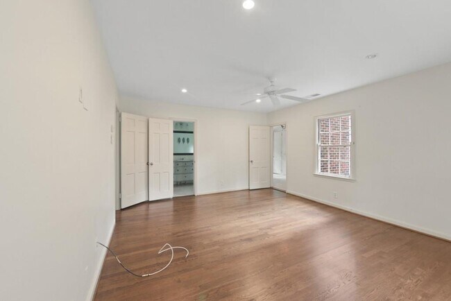 Building Photo - 3156 E Wood Valley Rd NW