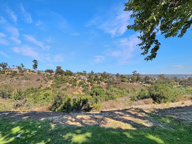 Building Photo - Beautiful 3BD/2.5BA Condo in Tierrasanta w...