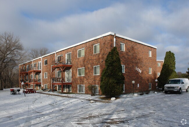 Building Photo - Riverwood Apartments
