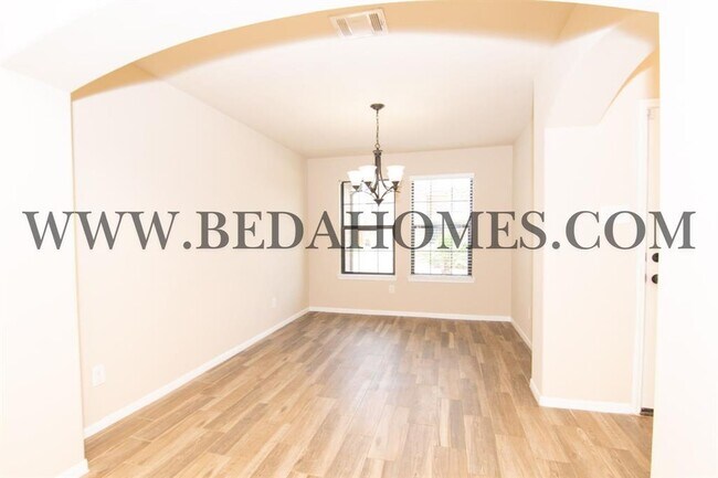 Building Photo - 9134 St Laurent Ln