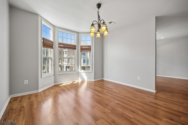 Building Photo - 915 Kensington Ln