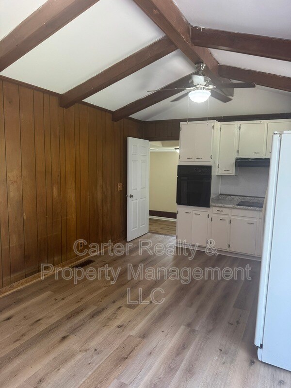 Building Photo - 3004 Lytle Dr