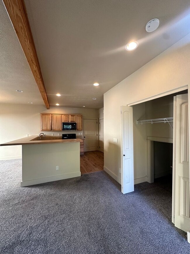 Building Photo - Charming 3 Bedroom home near Old Mill!