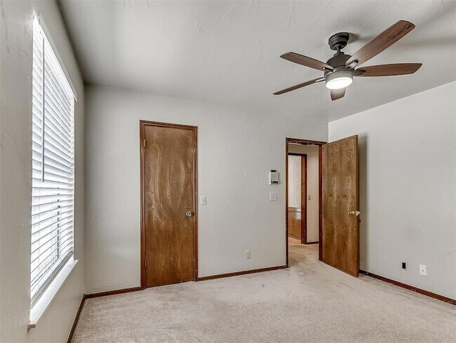 Building Photo - 12414 S Villa Ave