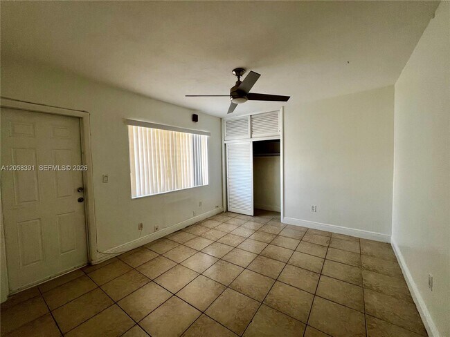 Building Photo - 2072 NE 169th St