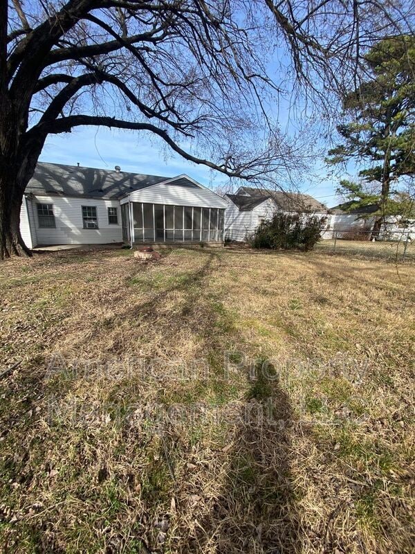 Building Photo - P2-1Q- 2808 E. 1st Pl.