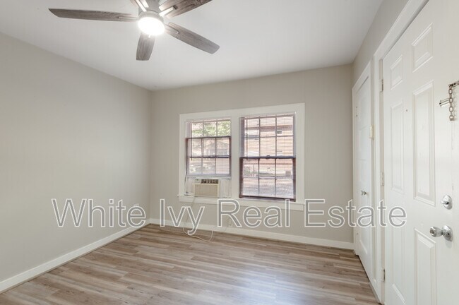 Building Photo - 811 Sam Houston